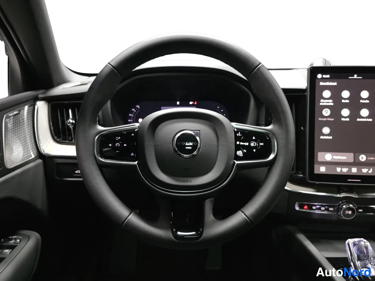 Punainen Volvo XC60 2027, kuva 10