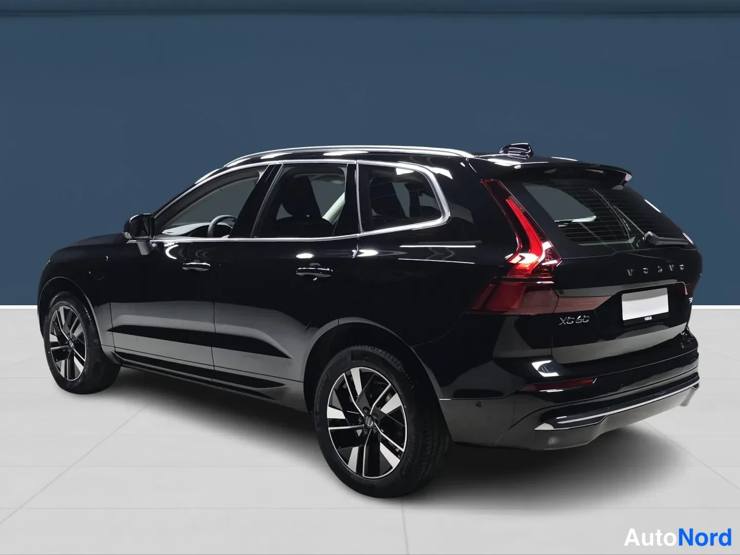 Musta Volvo XC60 2027, takaviisto, kuva 5