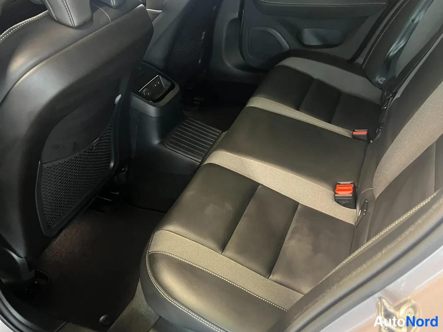 Harmaa Volvo V60 2026, kuva 16