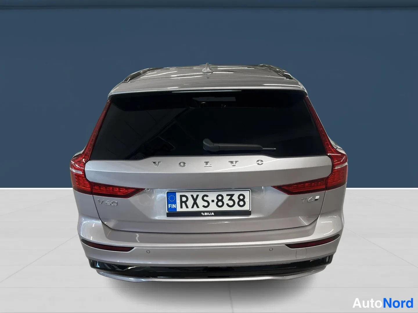 Harmaa Volvo V60 2026, takaa, kuva 8