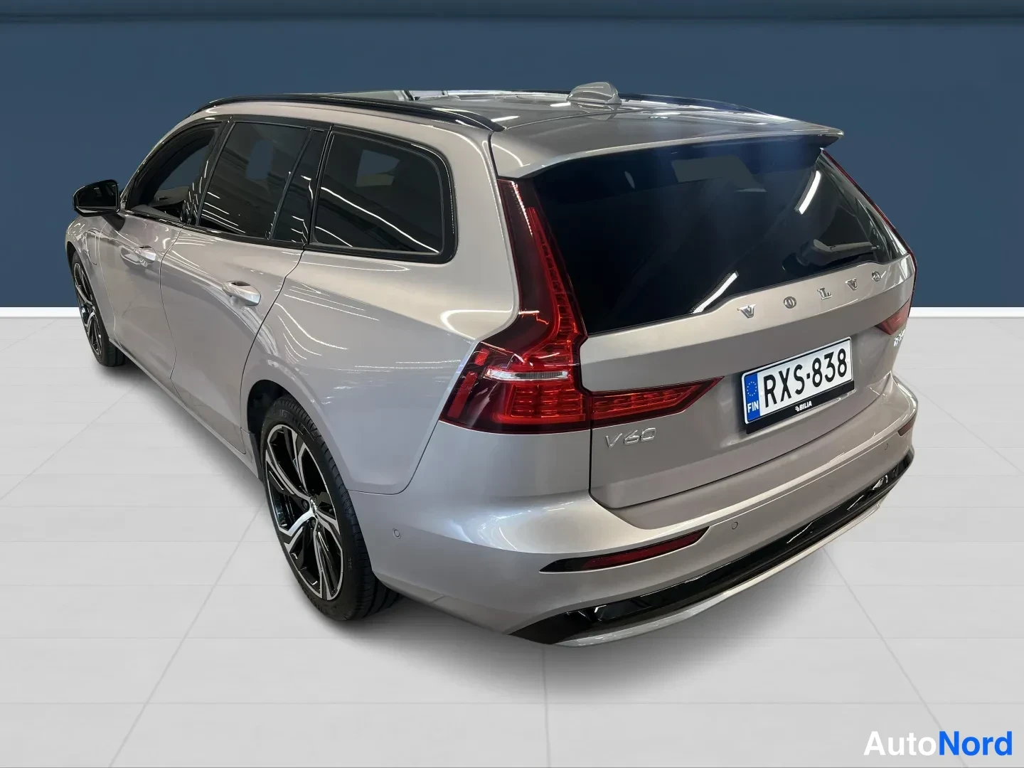 Harmaa Volvo V60 2026, takaviisto, kuva 7