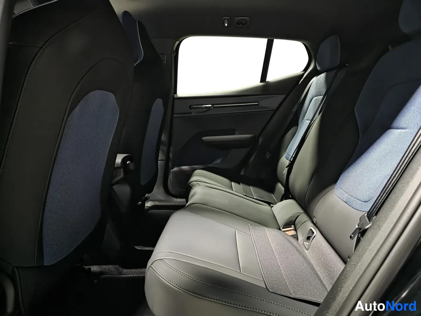 Musta Volvo EX30 2026, kuva 11