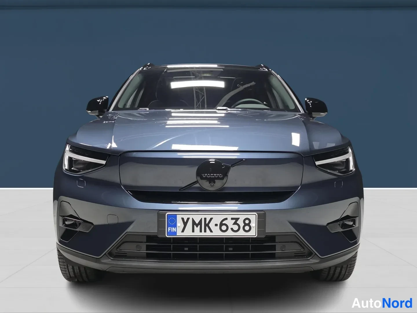 Sininen Volvo EX40 2026, edestä, kuva 3