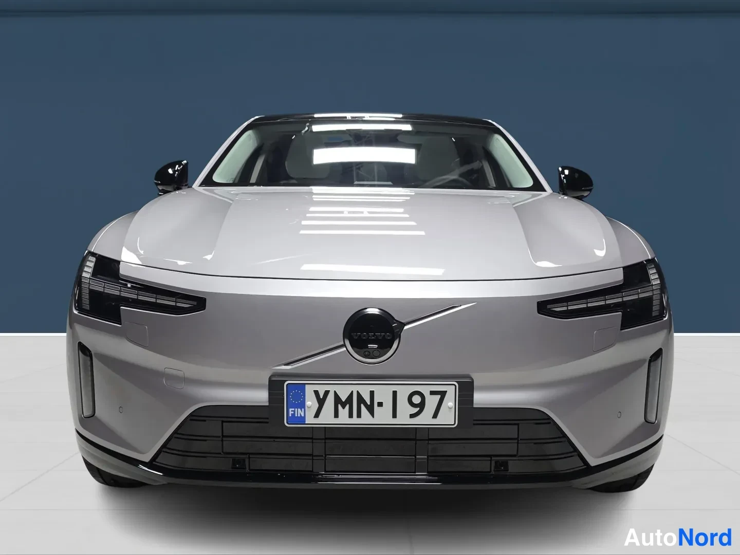 Harmaa Volvo ES90 2026, edestä, kuva 3