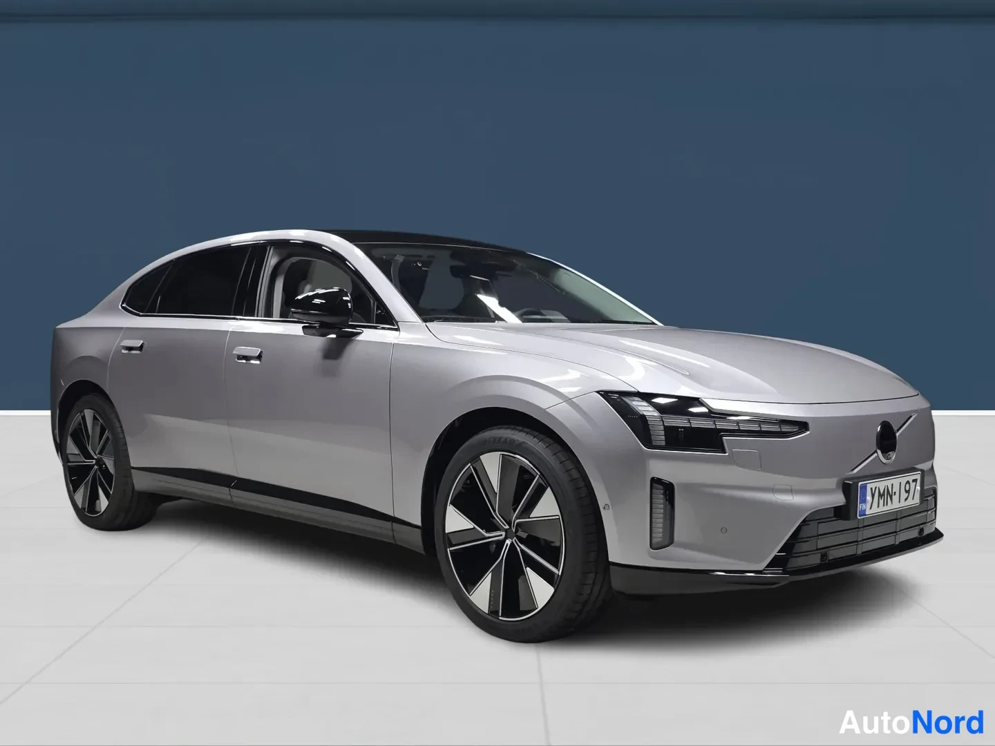 Harmaa Volvo ES90 2026, etuviisto, keula oikealle, kuva 2