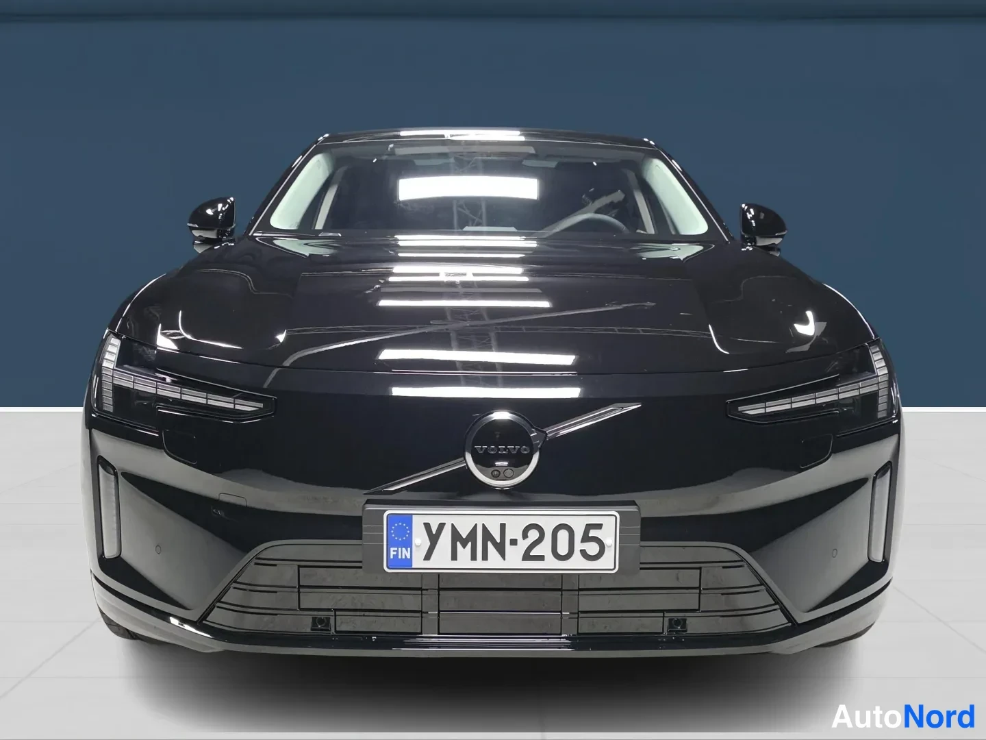 Musta Volvo ES90 2026, edestä, kuva 3