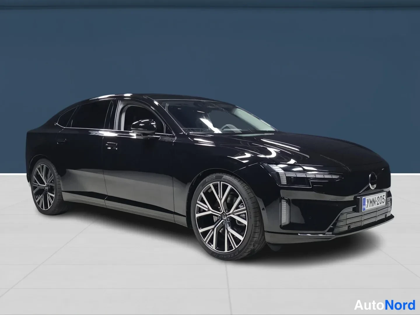 Musta Volvo ES90 2026, etuviisto, keula oikealle, kuva 2