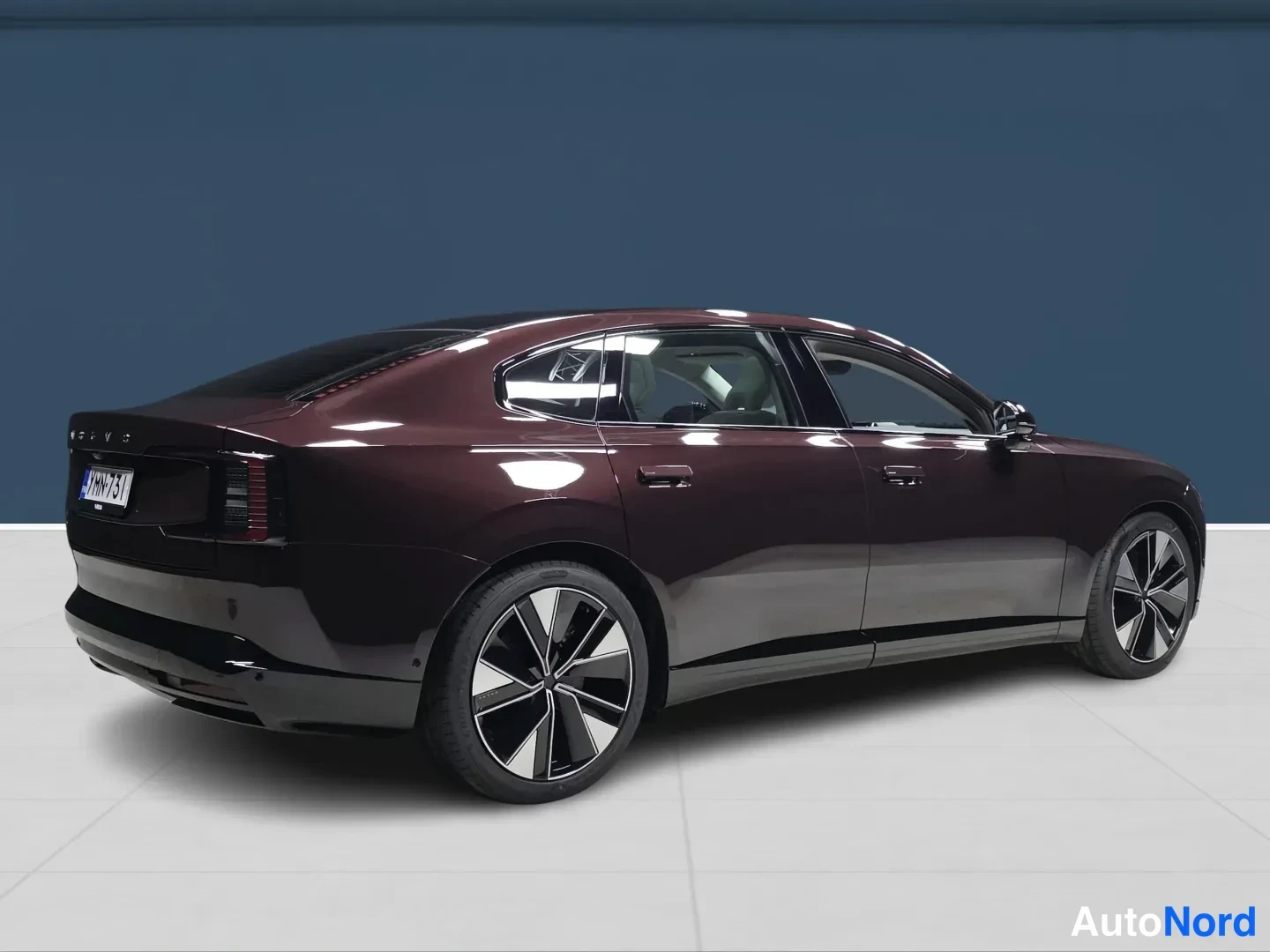 Punainen Volvo ES90 2026, takaviisto, kuva 4