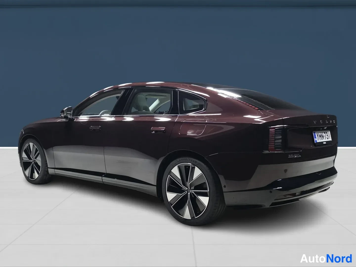Punainen Volvo ES90 2026, takaviisto, kuva 5