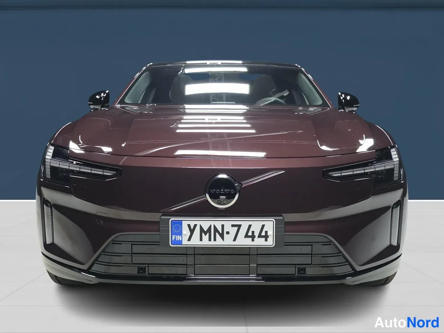 Punainen Volvo ES90 2026, edestä, kuva 3