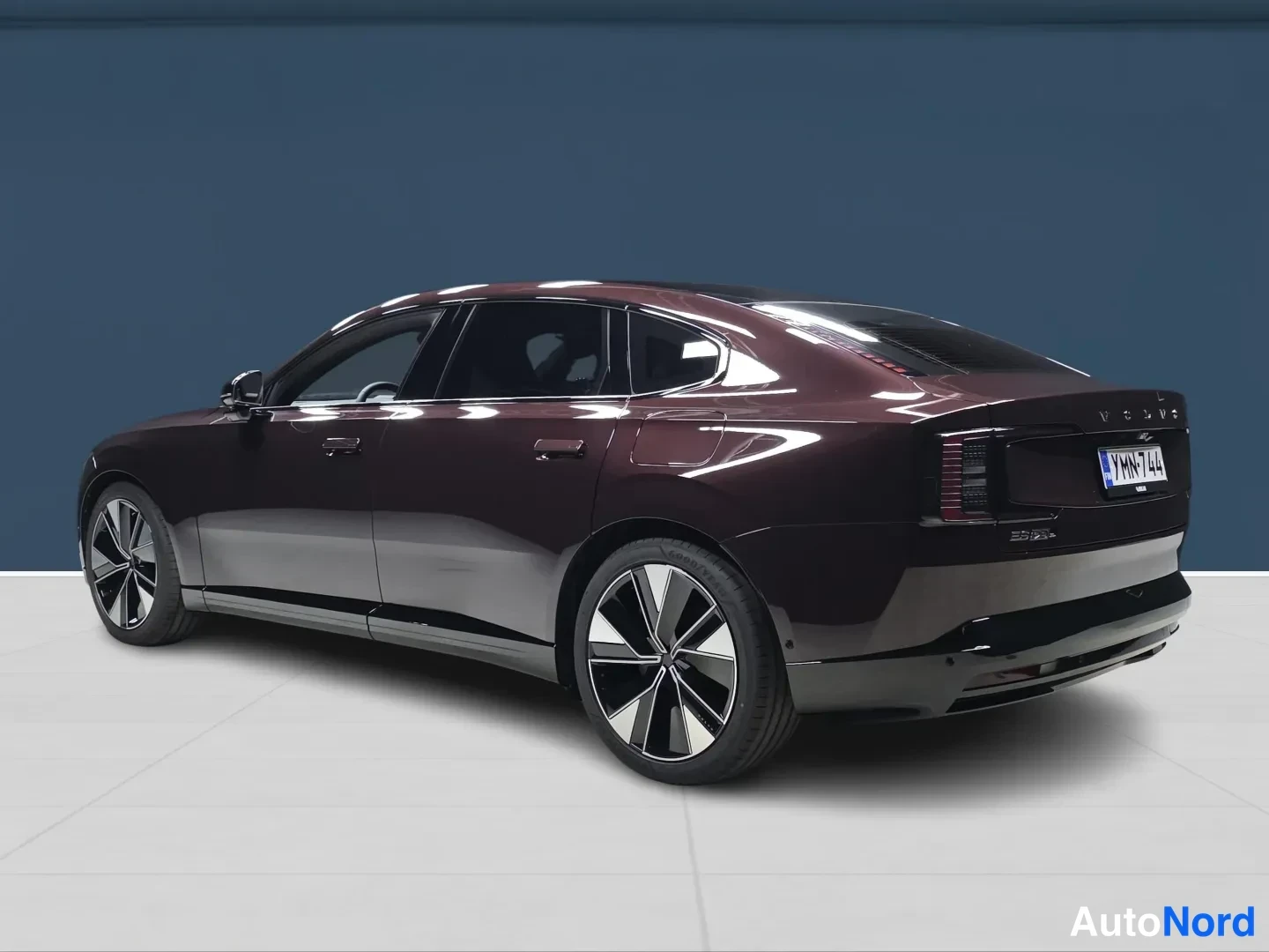 Punainen Volvo ES90 2026, takaviisto, kuva 5