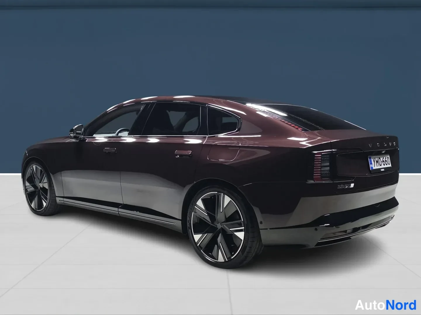 Punainen Volvo ES90 2026, takaviisto, kuva 5