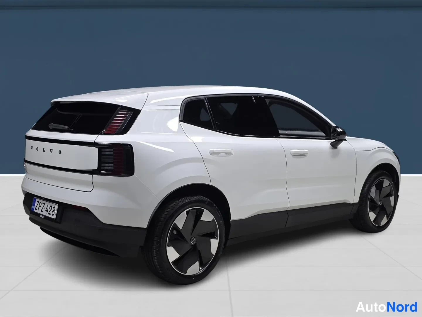 White Volvo EX30 2026, rear three-quarter, photo 4