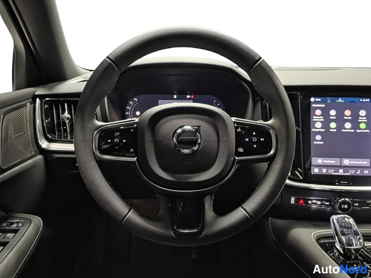Black Volvo V60 2026, photo 11