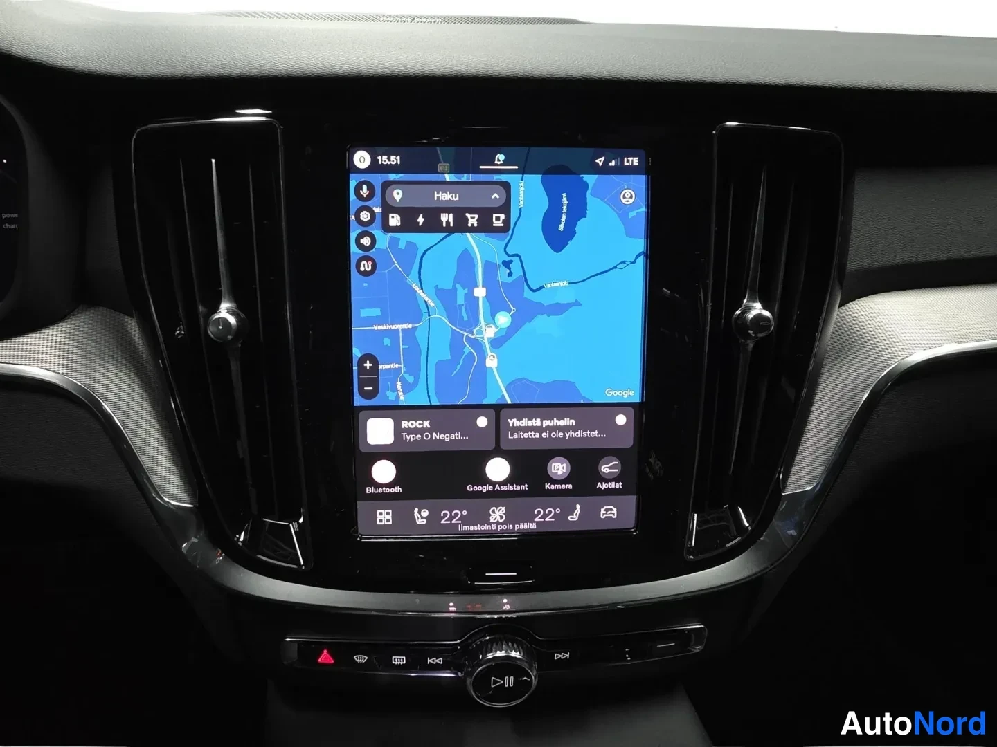 Black Volvo V60 2026, photo 12