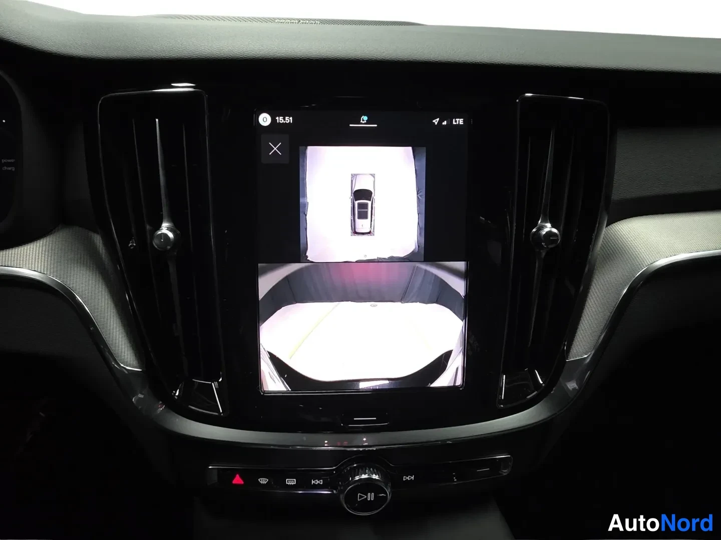 Black Volvo V60 2026, photo 13