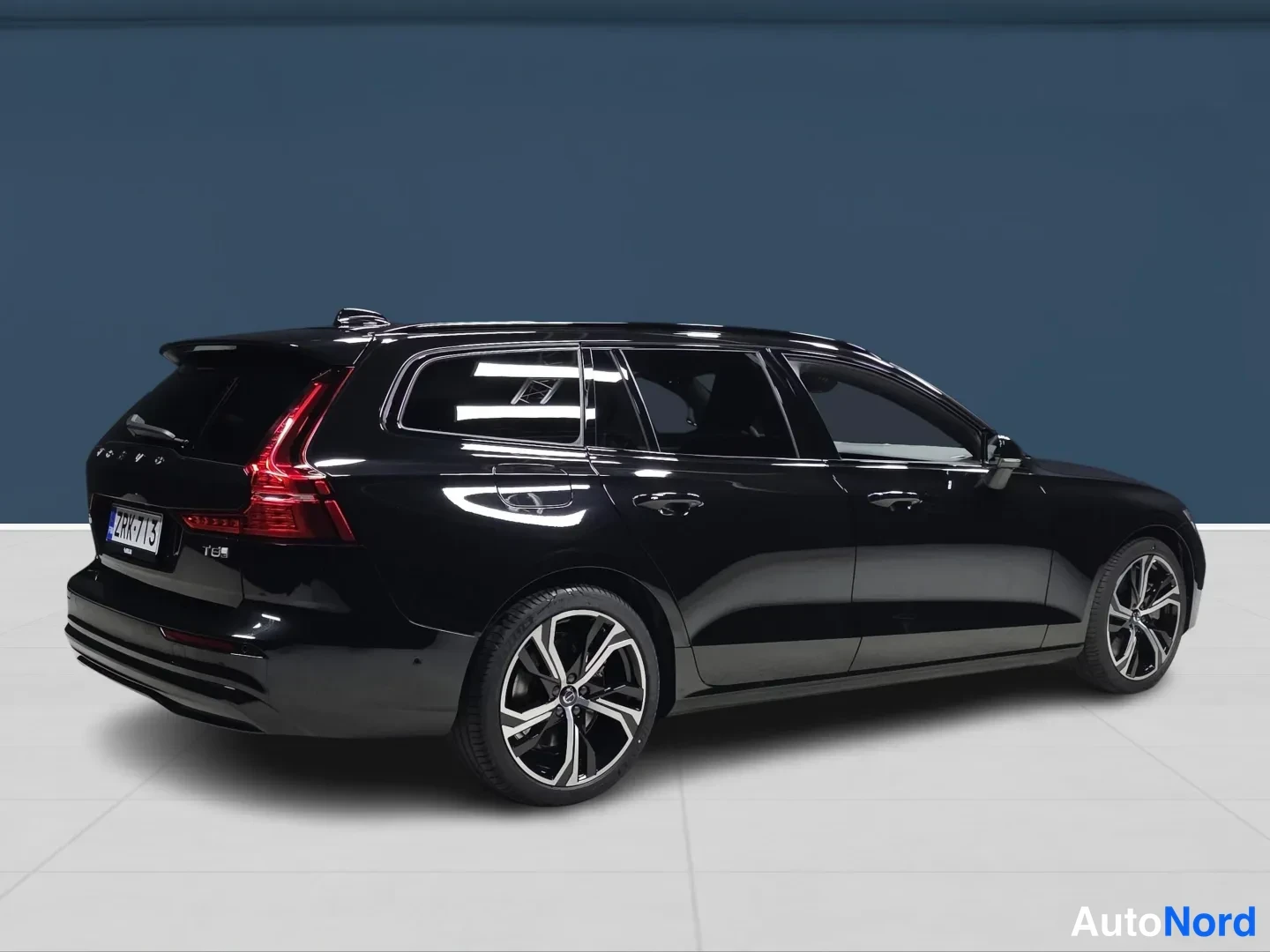 Black Volvo V60 2026, rear three-quarter, photo 4
