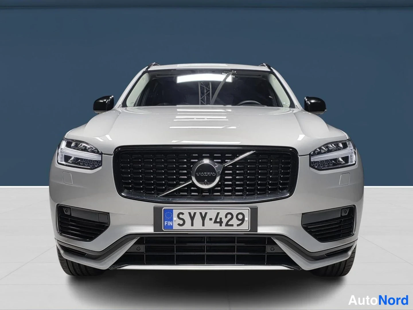 Harmaa Volvo XC90 2023, edestä, kuva 4