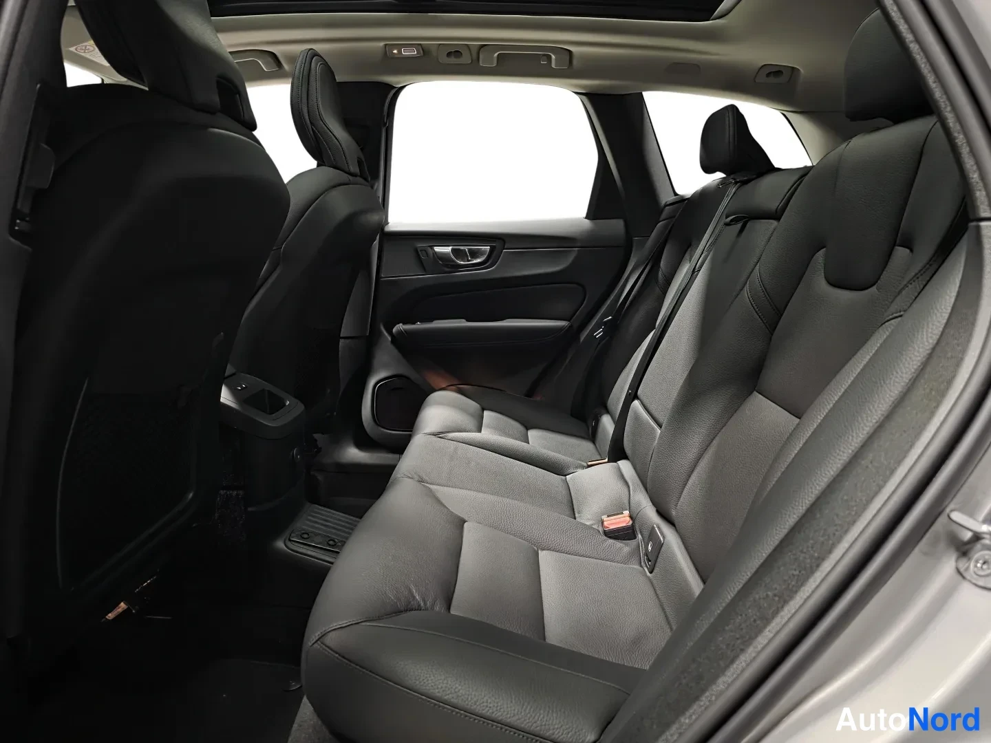Hopea Volvo XC60 2024, takaistuimet, kuva 11