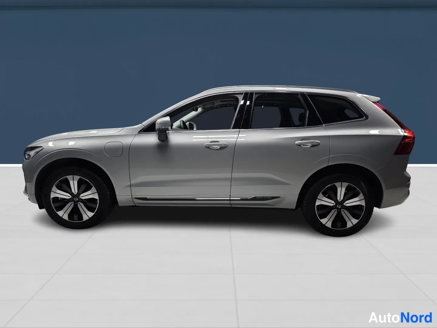 Hopea Volvo XC60 2024, etuviisto, keula vasemmalle, kuva 2