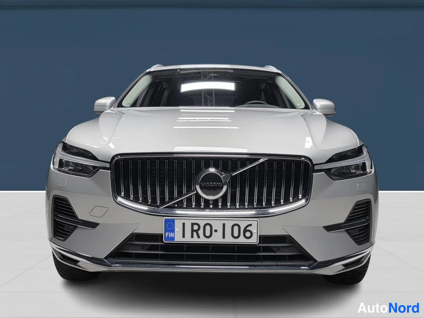 Hopea Volvo XC60 2024, edestä, kuva 4
