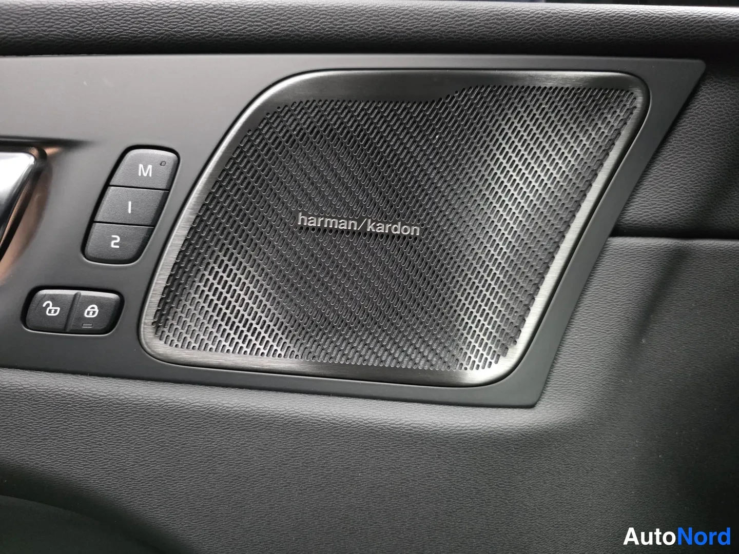 Blå Volvo XC60 2027, bild 15