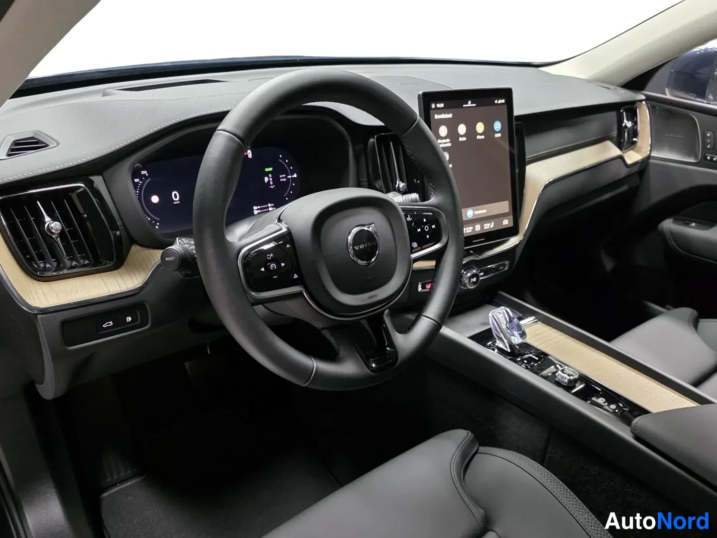 Blå Volvo XC60 2027, bild 10
