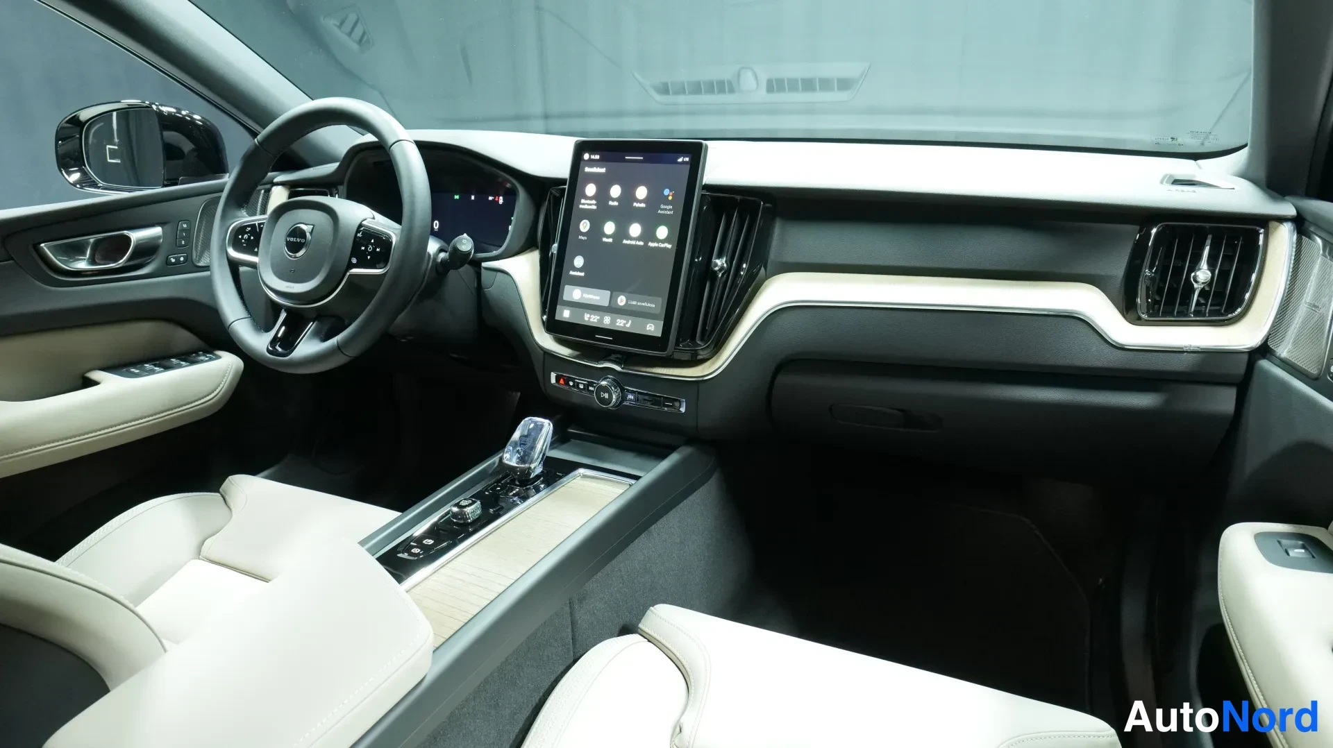 Vihreä Volvo XC60 2026, kuva 8