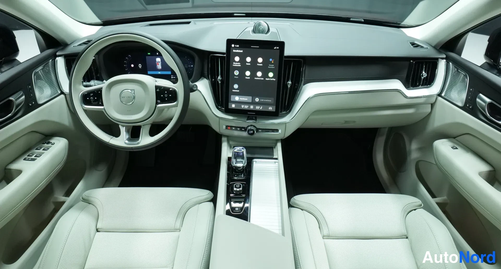 Punainen Volvo XC60 2026, kuva 12