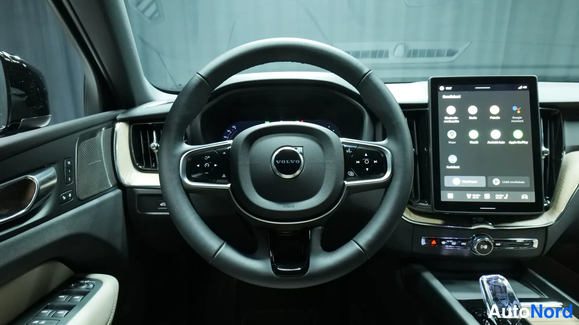 Ruskea Volvo XC60 2026, kuva 9