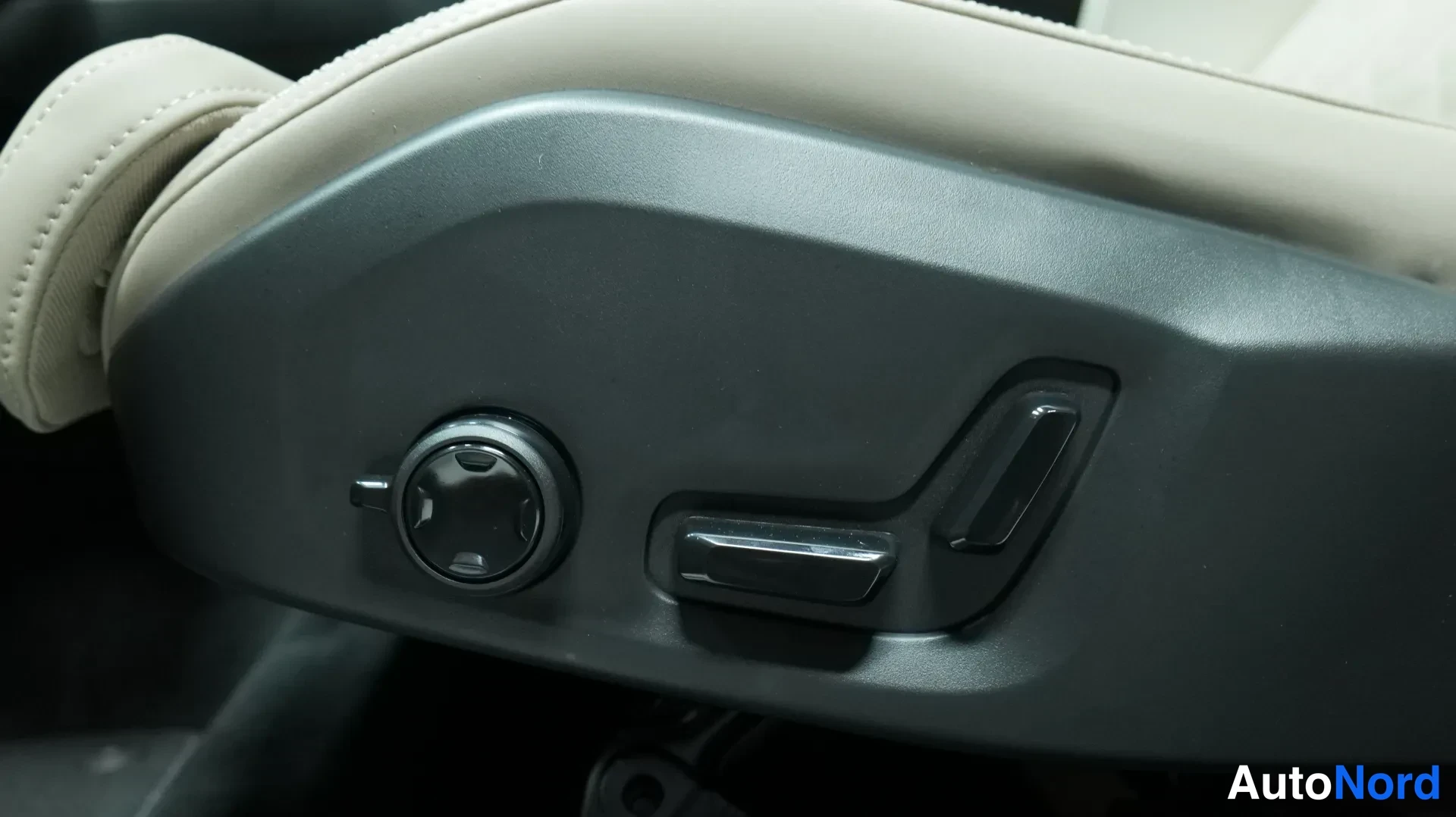 Ruskea Volvo XC60 2026, yksityiskohta, kuva 5