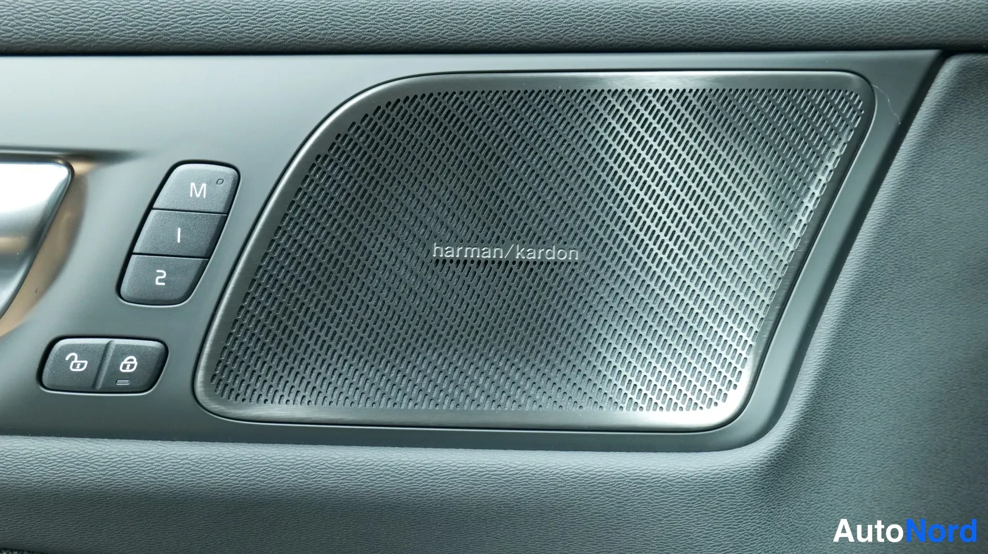 Harmaa Volvo V60 2026, kuva 6