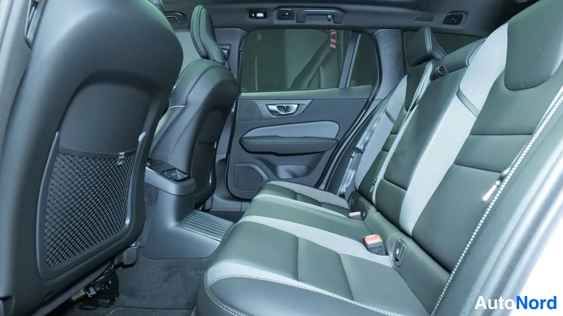 Harmaa Volvo V60 2026, kuva 11