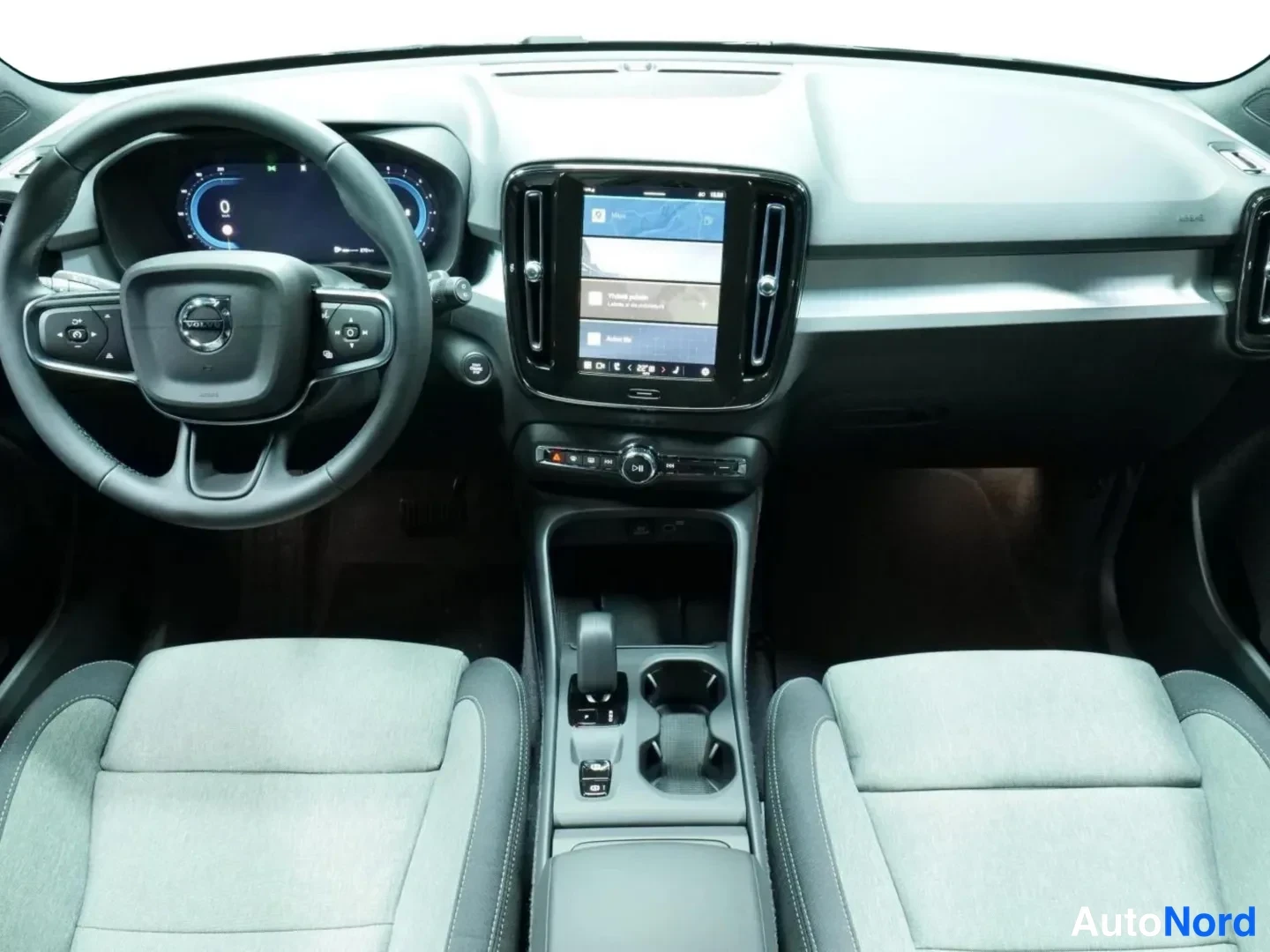 Grey Volvo XC40 2025, photo 13