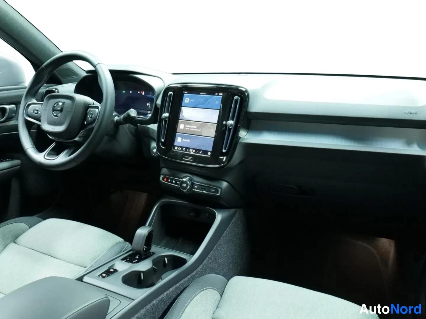 Grey Volvo XC40 2025, photo 14