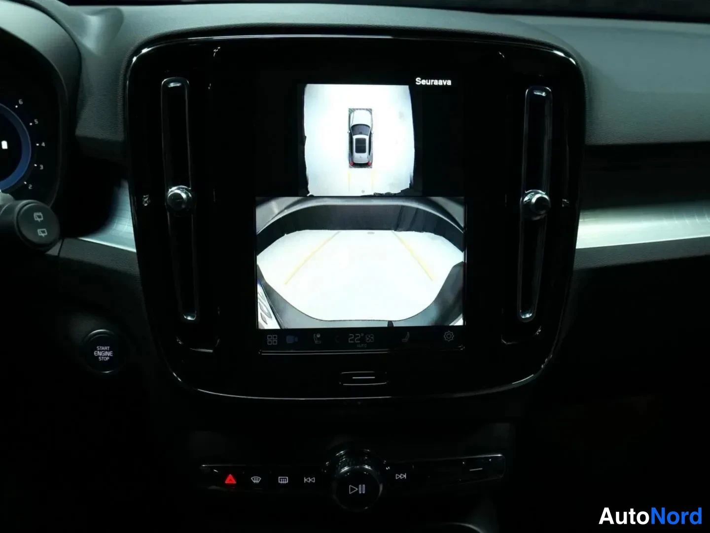 Grey Volvo XC40 2025, photo 10