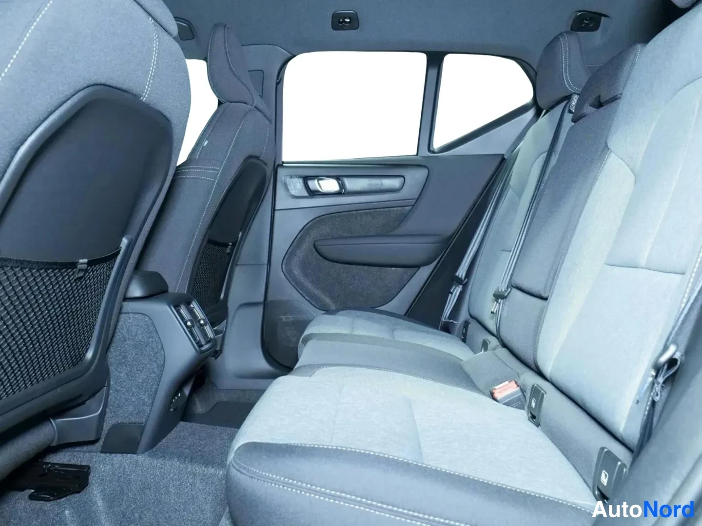 Grey Volvo XC40 2025, photo 12
