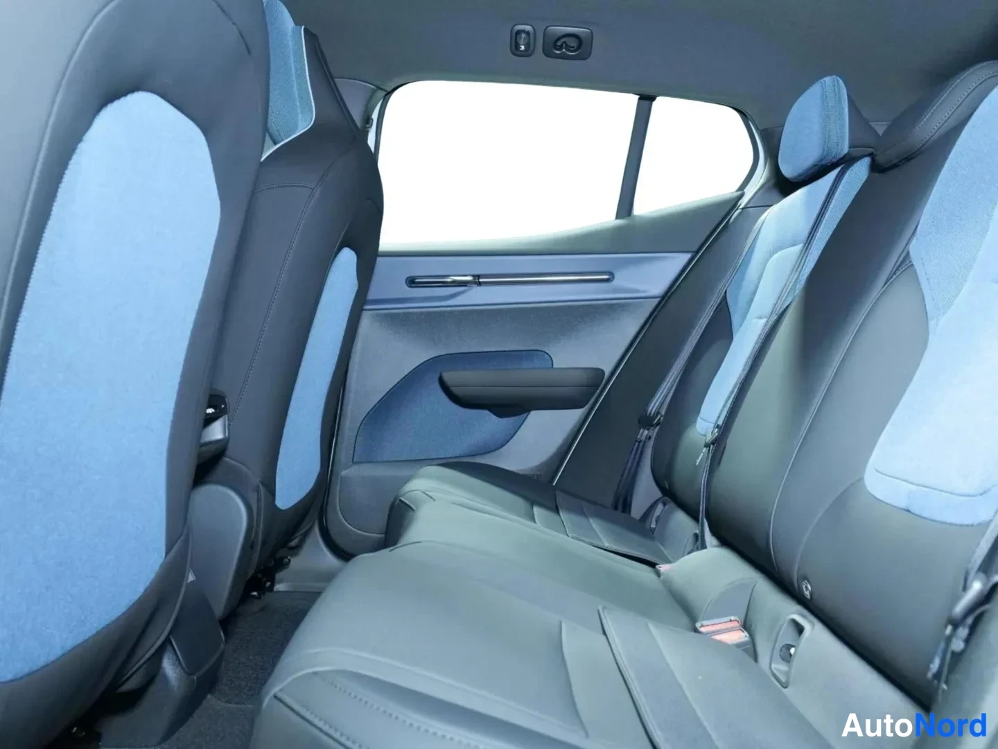 Blue Volvo EX30 2025, photo 11