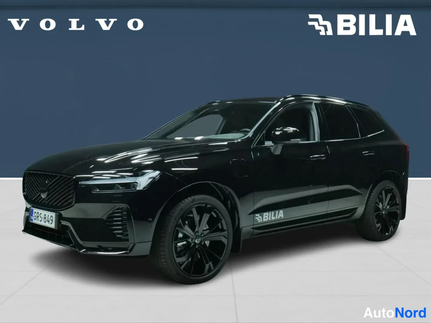 Musta Volvo XC60 2026, etuviisto, keula vasemmalle, kuva 2