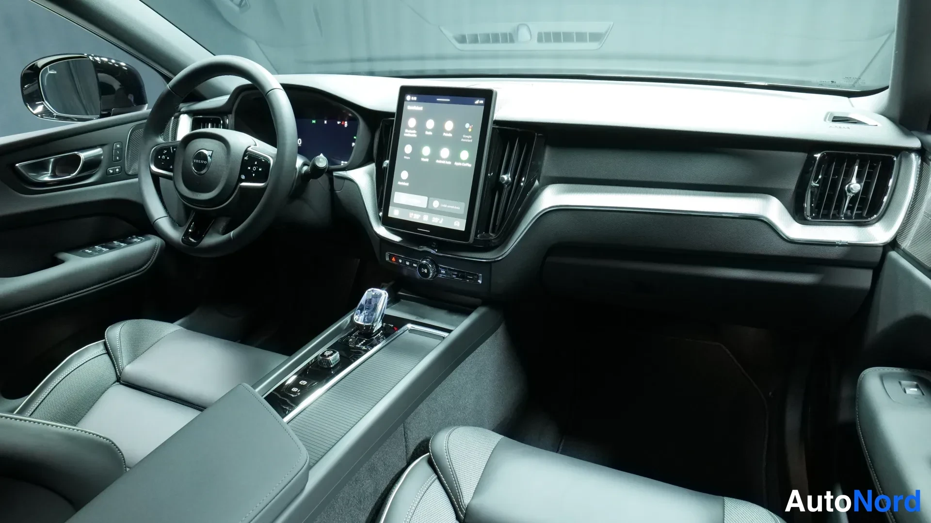 Musta Volvo XC60 2026, kuva 8