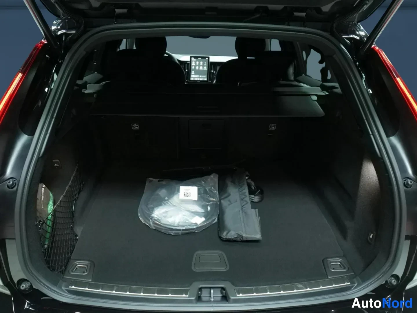 Musta Volvo XC60 2026, kuva 13