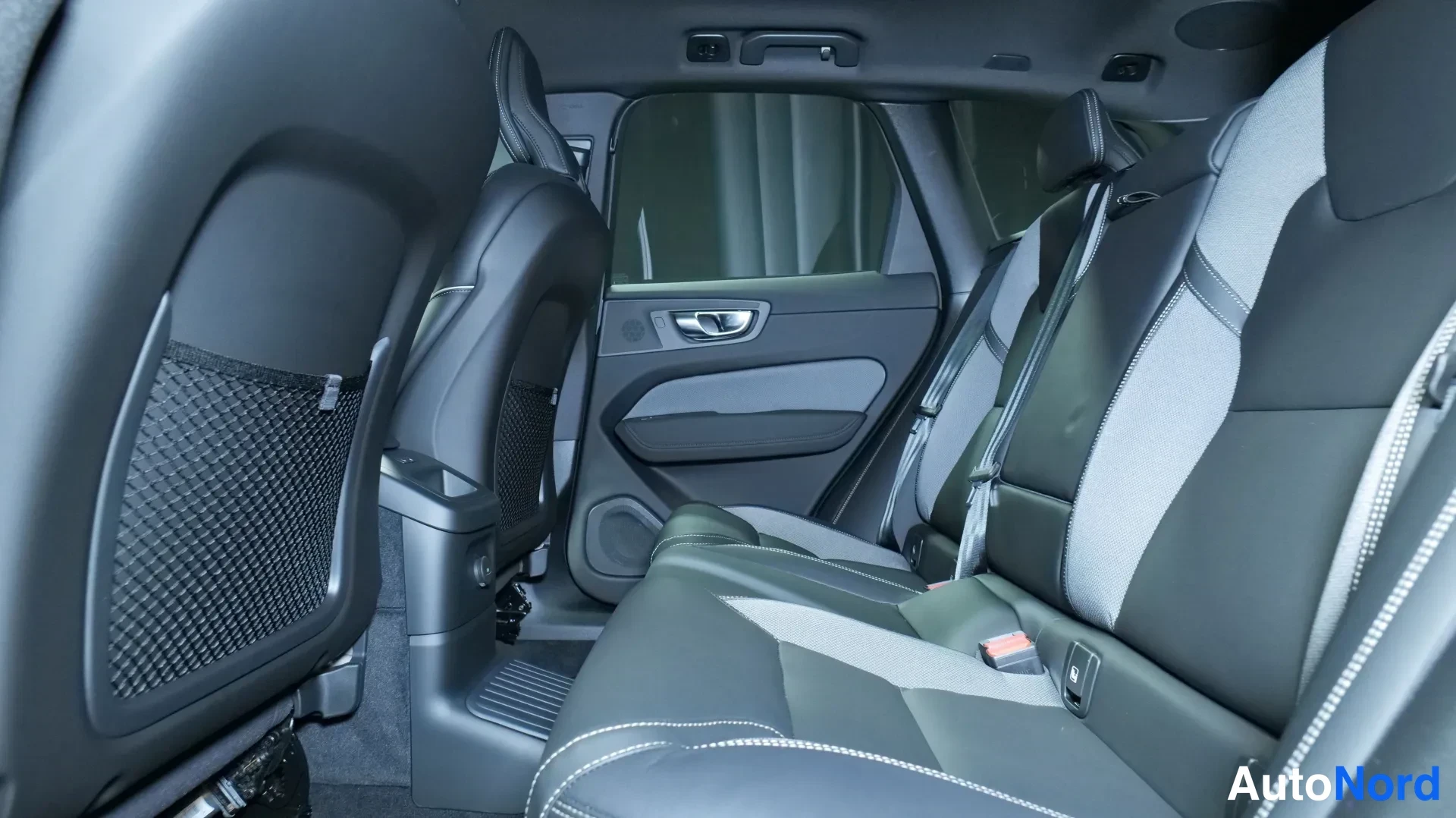 Musta Volvo XC60 2026, kuva 18