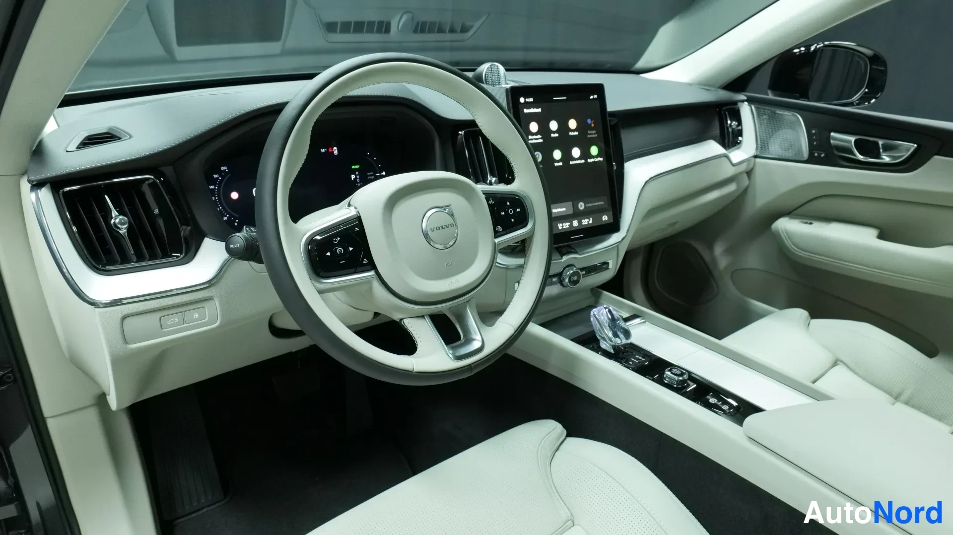 Vihreä Volvo XC60 2026, kuva 13
