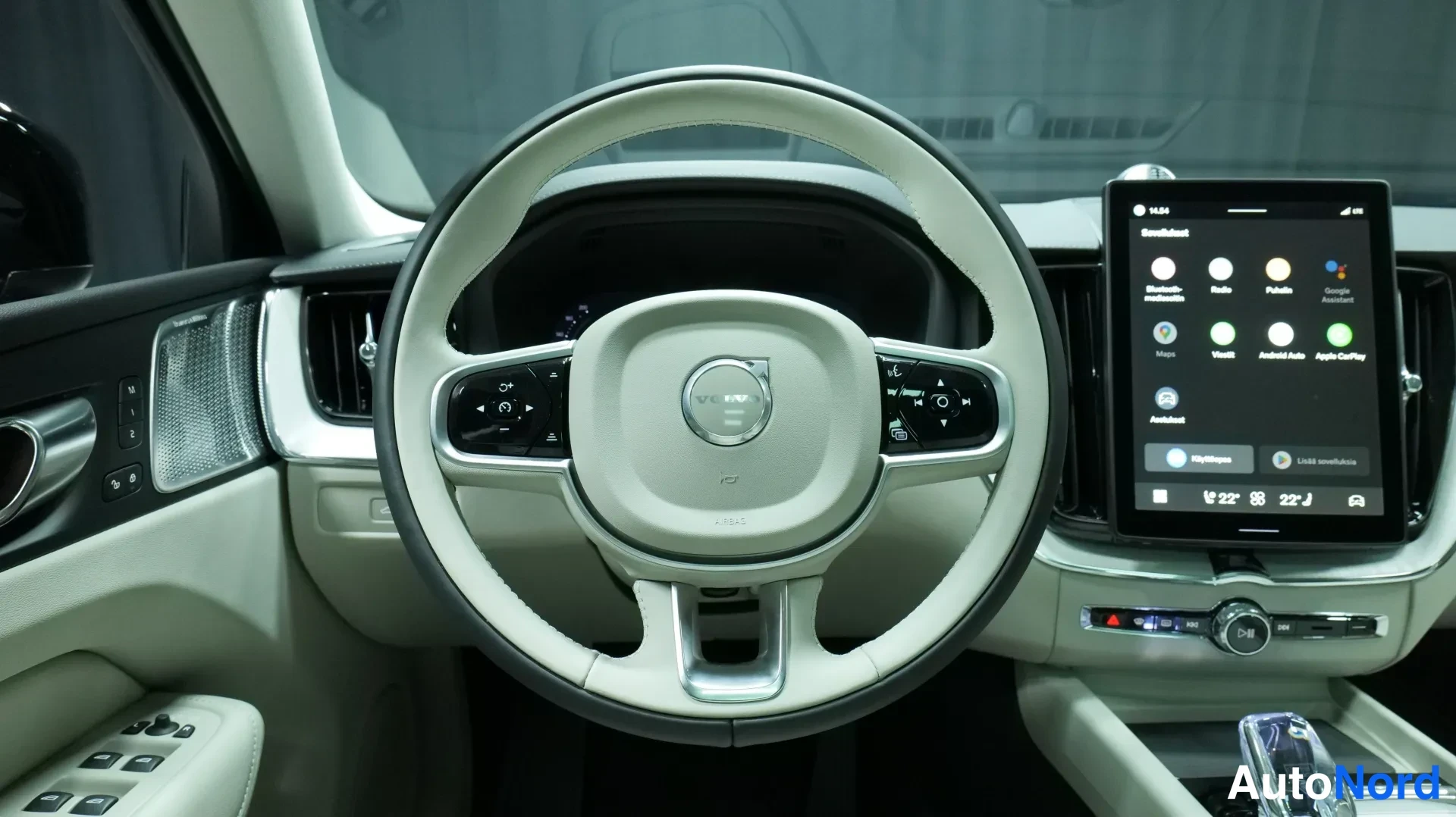 Vihreä Volvo XC60 2026, kuva 15