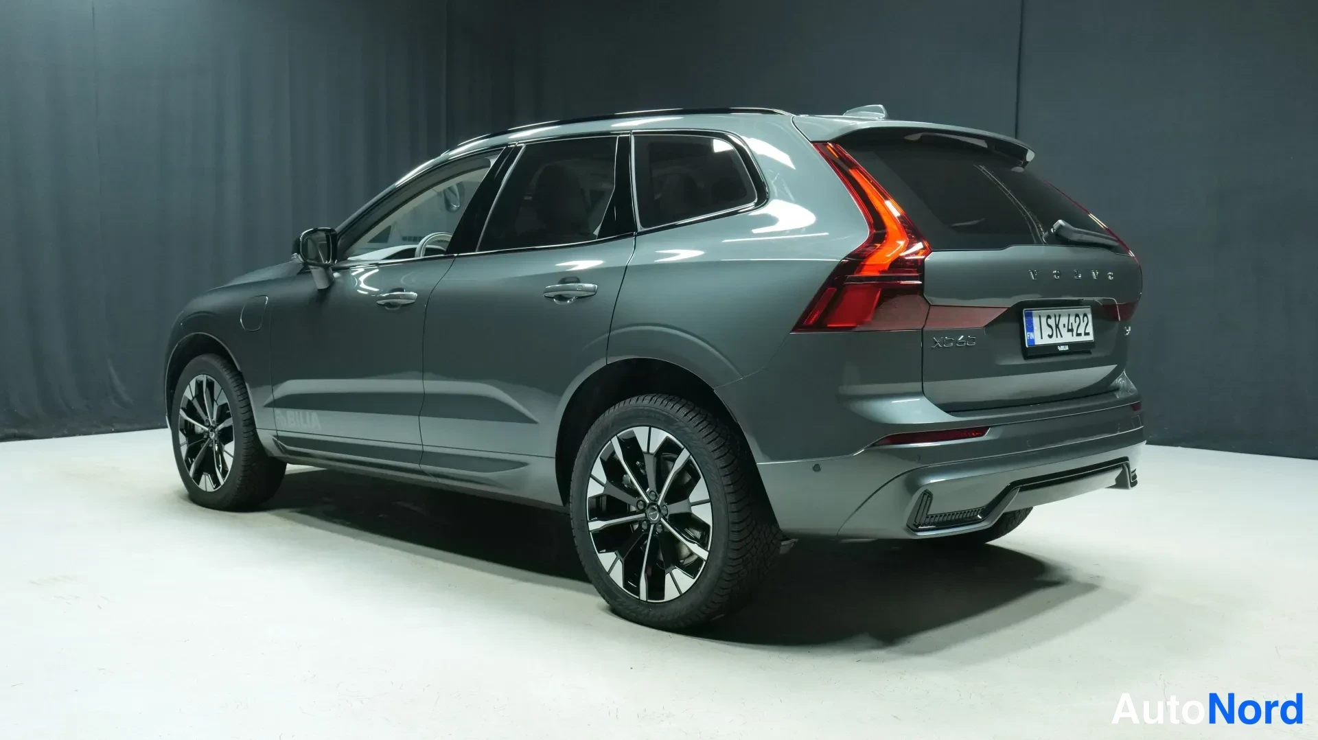 Vihreä Volvo XC60 2026, takaviisto, kuva 3
