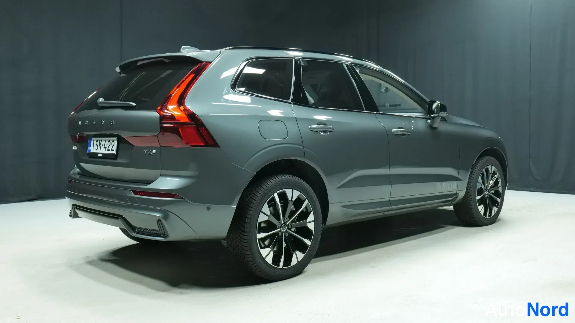 Vihreä Volvo XC60 2026, takaviisto, kuva 4