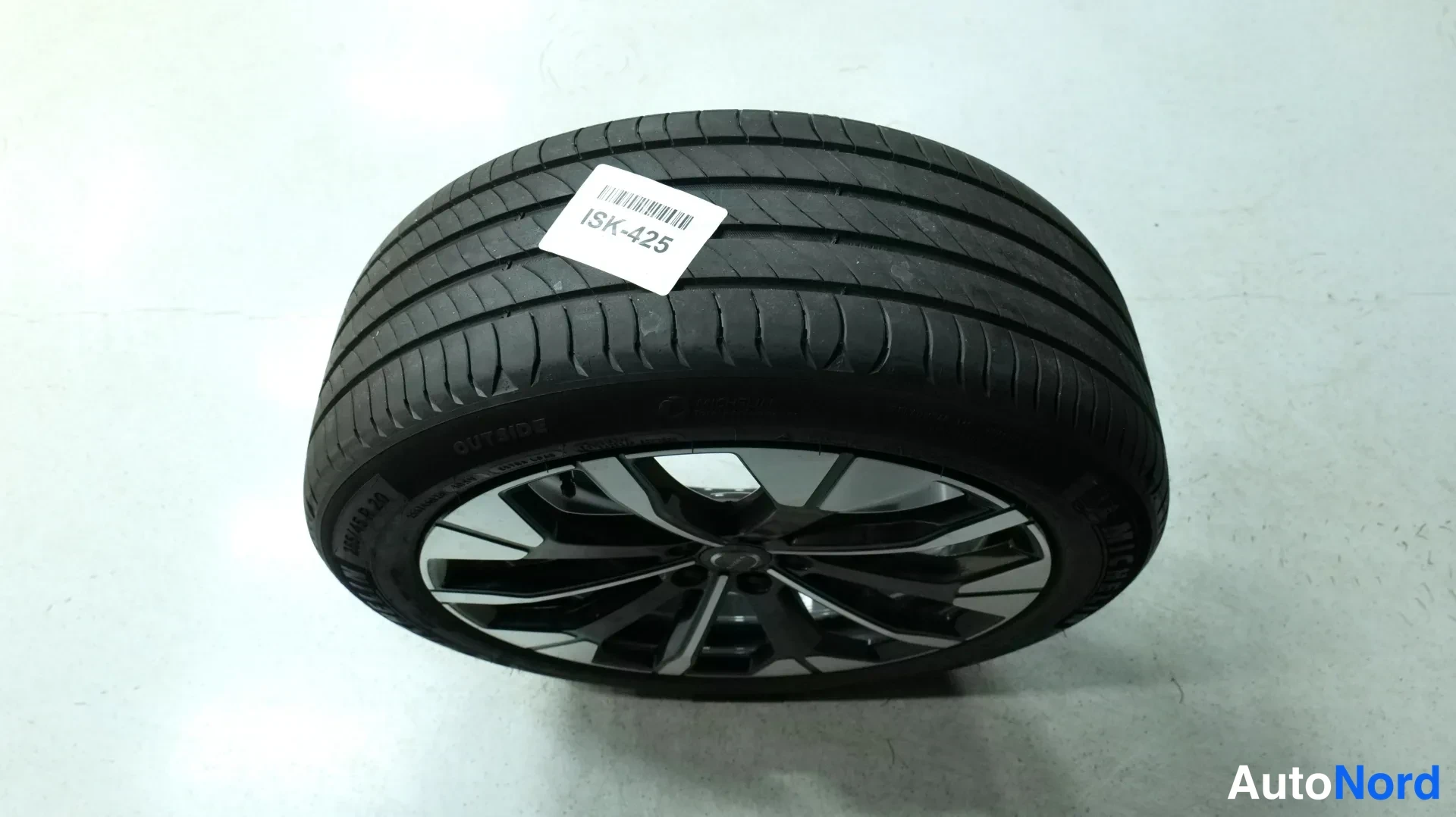 Vihreä Volvo XC60 2026, kuva 6