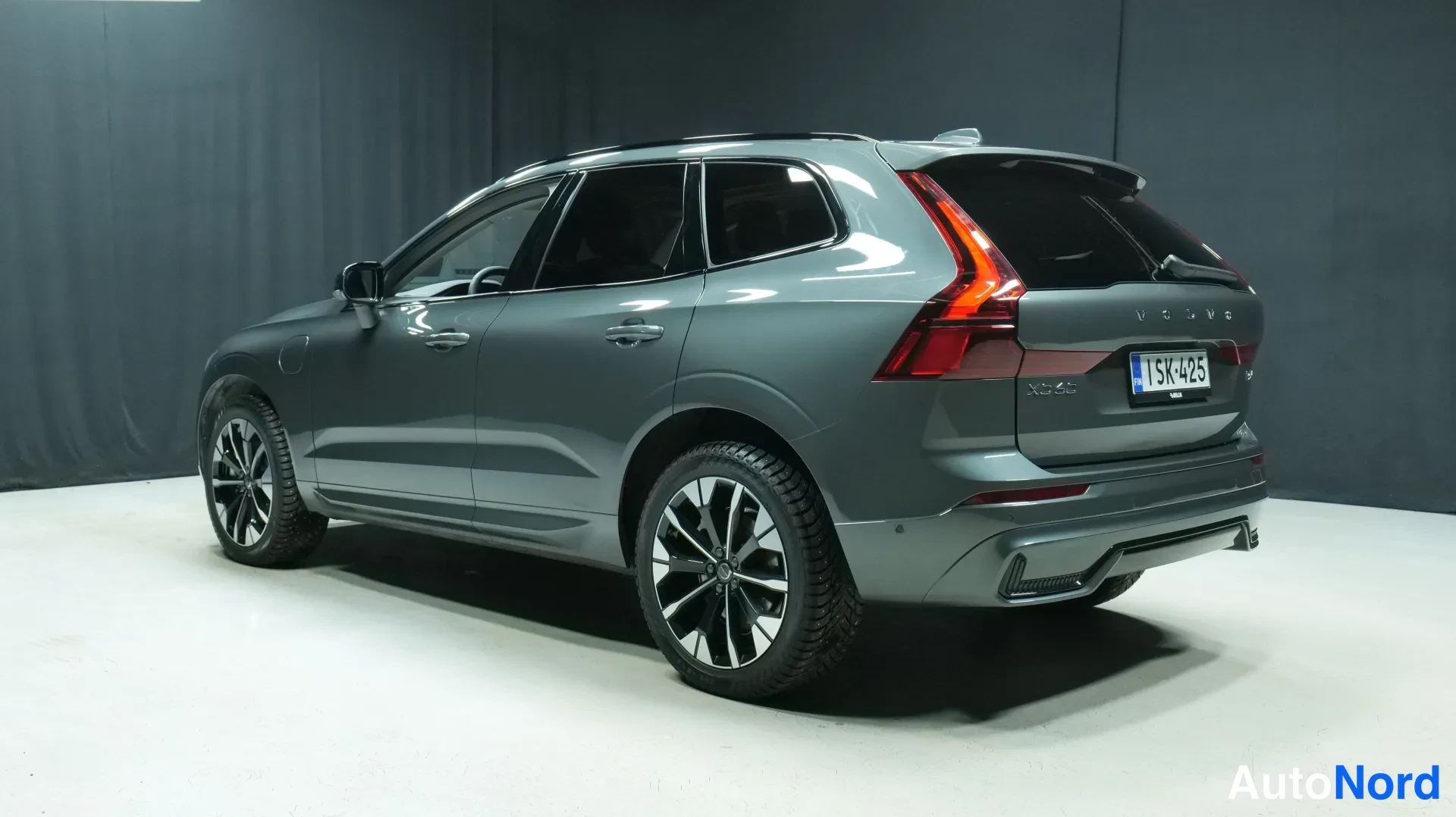 Vihreä Volvo XC60 2026, takaviisto, kuva 3