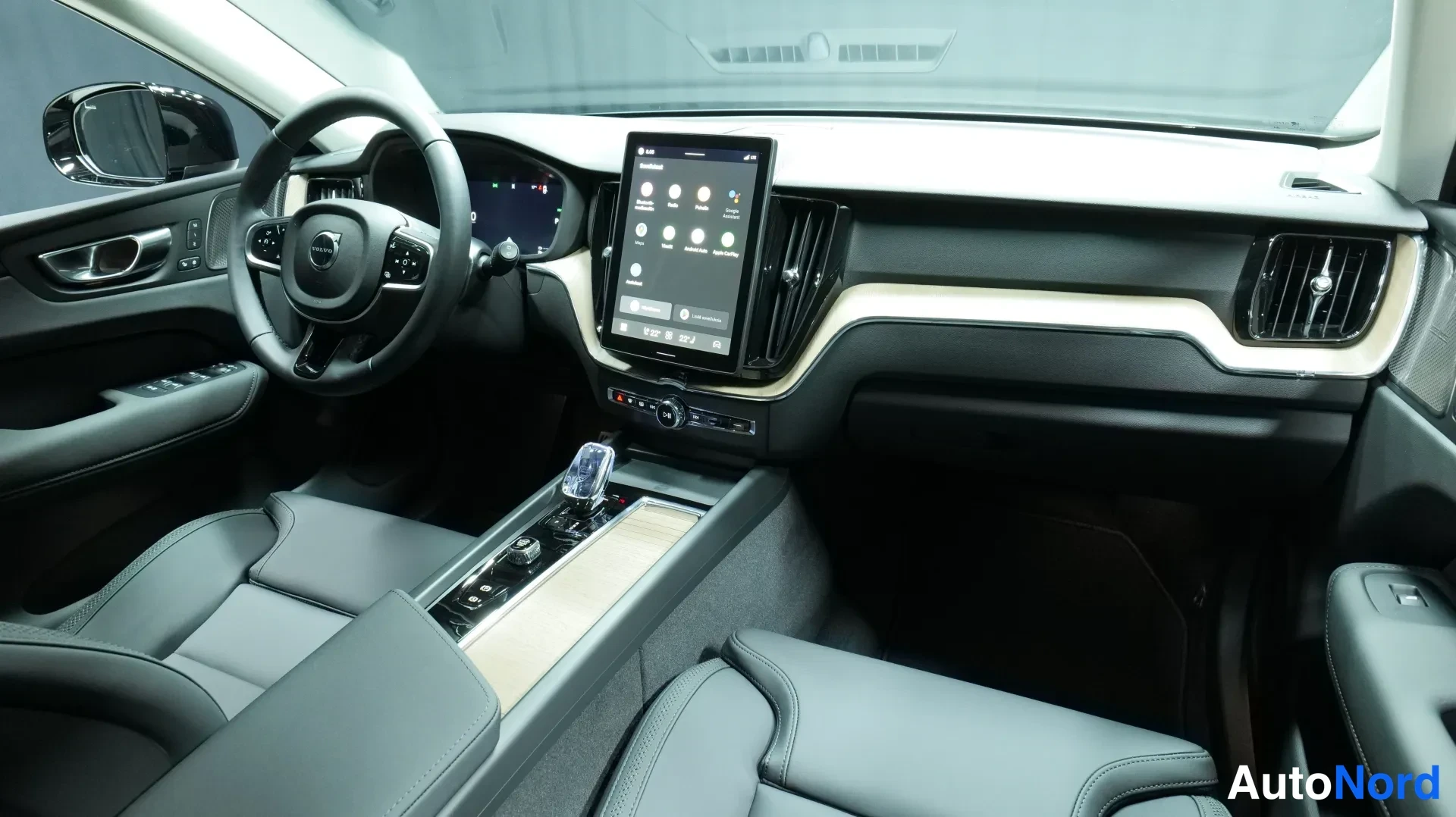 Vihreä Volvo XC60 2026, kuva 15