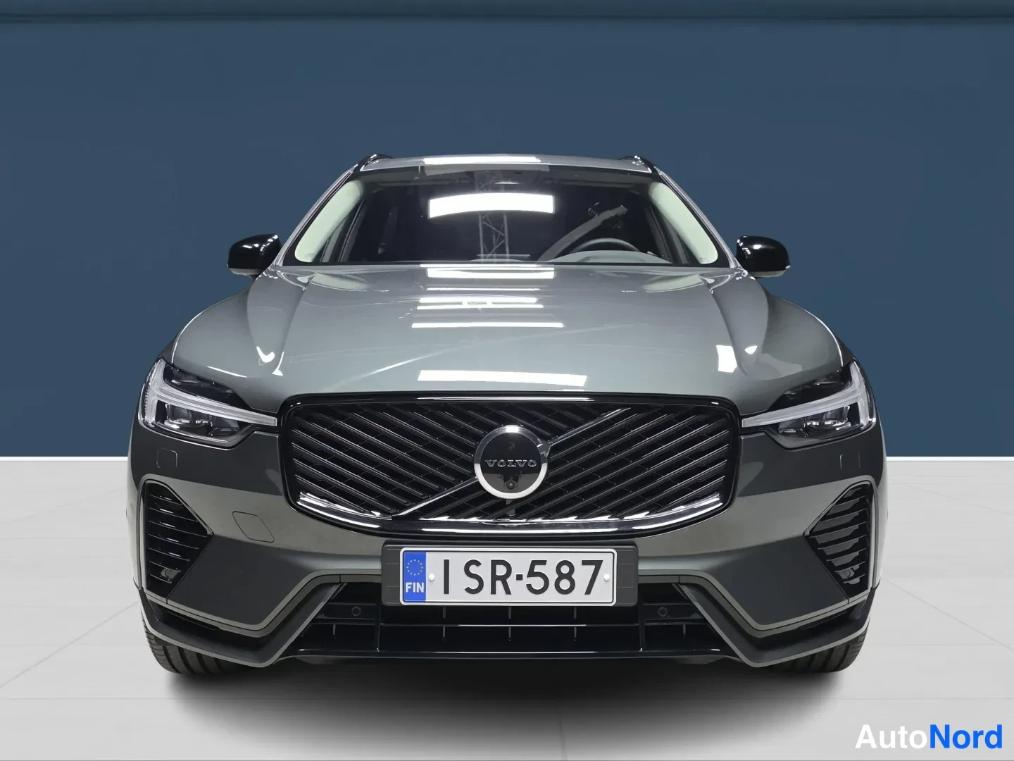 Vihreä Volvo XC60 2026, edestä, kuva 3
